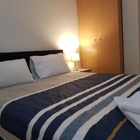 Rajiceva 5- Apartman Sa Prostranom Terasom I Garaznim Mestom Kragujevac Exterior photo