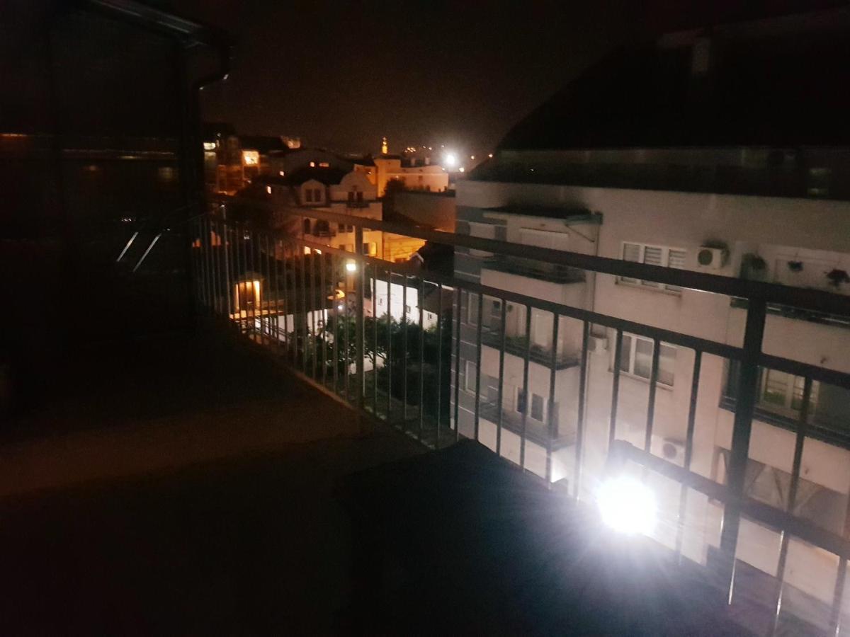 Rajiceva 5- Apartman Sa Prostranom Terasom I Garaznim Mestom Kragujevac Exterior photo